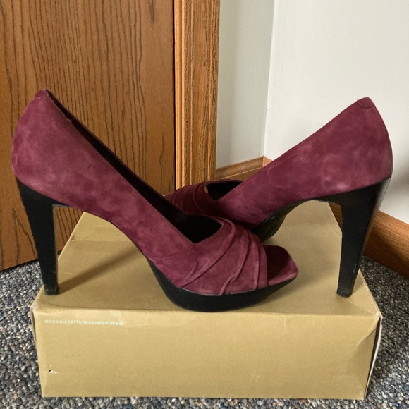Jessica Simpson Suede Heels - Picture 6 of 7